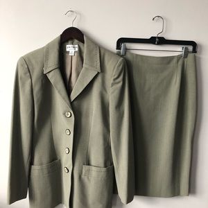 Jon Tagia Prêt-À-Porter woman vintage suit size 8